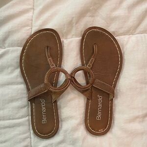 Bernardo Women's Tan Ring Sandals